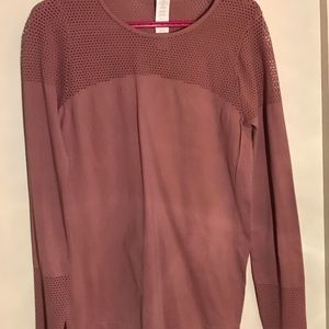 Nice top with lots of mesh to keep you cool.